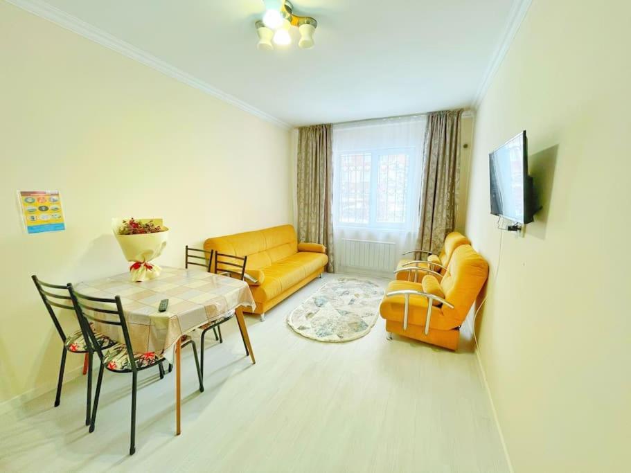 Уютная Квартира В Центре Возле Адк Almaty Extérieur photo