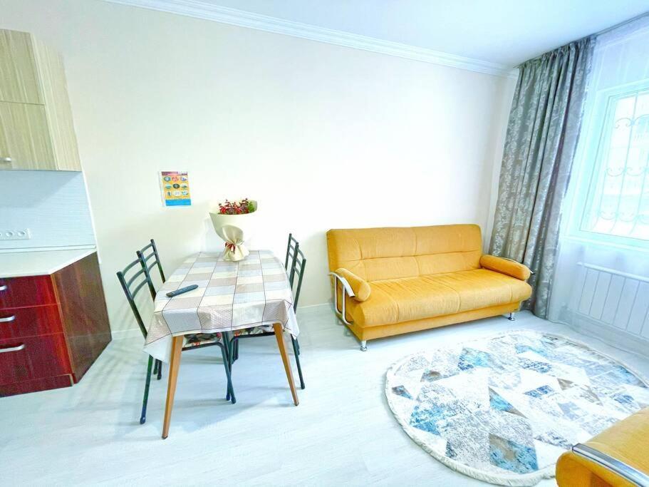 Уютная Квартира В Центре Возле Адк Almaty Extérieur photo